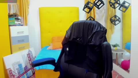 Snapshot of eliasblue chatting on 19, 2, 2025 E L I A S online show from 19, 2, 2025