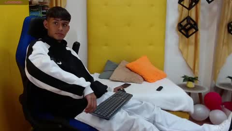 Snapshot of eliasblue chatting on 5, 3, 2025 E L I A S online show from 5, 3, 2025