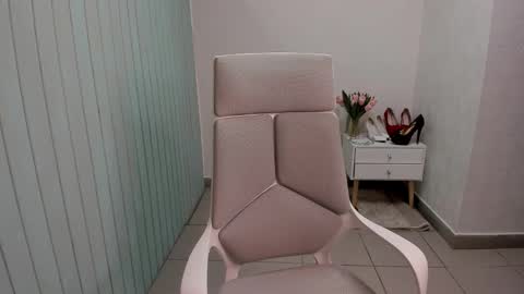 elieiza_xo online show from 19, 9, 2025