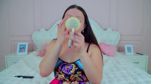 ElinaBellucci online show from 1, 4, 2026