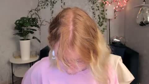 Elira Vane online show from 22, 6, 2026