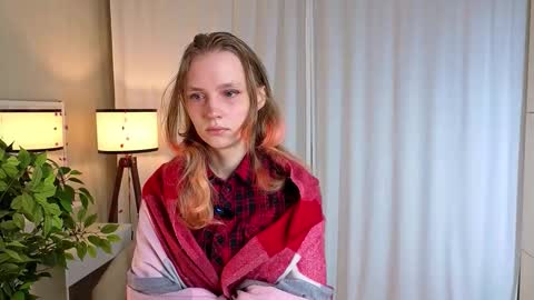 Snapshot of eliselauder chatting on 18, 11, 2025 Viola online show from 18, 11, 2025