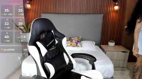 Snapshot of elissa_iris chatting on 12, 12, 2024 E L I S S A online show from 12, 12, 2024