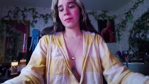 Snapshot of elizabeth77_ chatting on 13, 10, 2025 Elizabeth online show from 13, 10, 2025