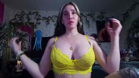 Snapshot of elizabeth77_ chatting on 15, 10, 2025 Elizabeth online show from 15, 10, 2025