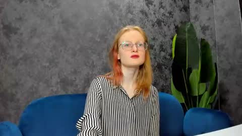 Snapshot of elizabeth_harpper chatting on 3, 2, 2025 Elizabeth online show from 3, 2, 2025