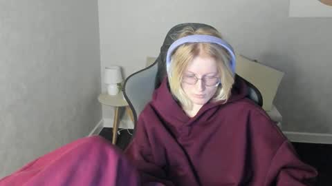 Elizabeth online show from 2, 12, 2025