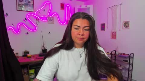 Elizabeth Martinez online show from 17, 4, 2026