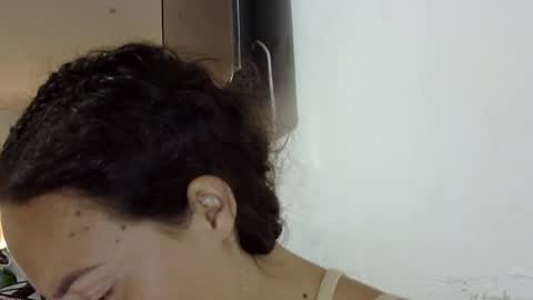 Elizabeth Martinez  online show from 24, 11, 2025