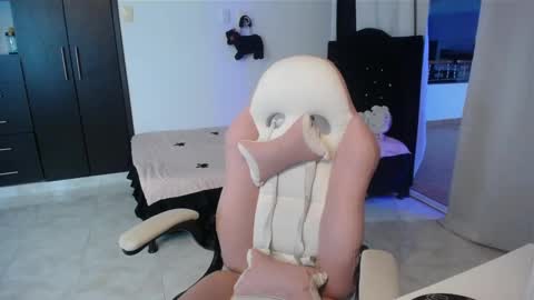 Snapshot of elizabeth_rose02 chatting on 9, 10, 2025  Elizabeth  online show from 9, 10, 2025