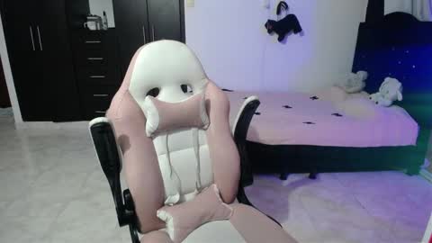 Snapshot of elizabeth_rose02 chatting on 17, 10, 2025  Elizabeth  online show from 17, 10, 2025