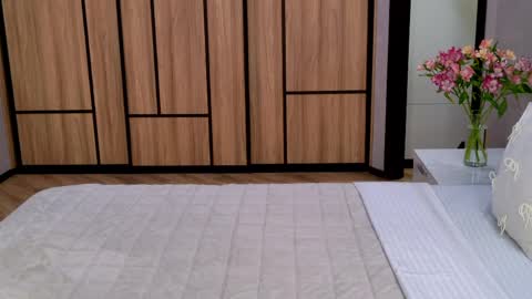 Elizabeth online show from 13, 4, 2026