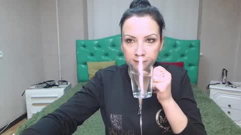 Snapshot of elizabethsho chatting on 26, 1, 2025 ElizabethSho online show from 26, 1, 2025