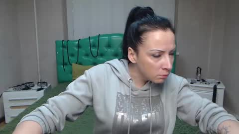 Snapshot of elizabethsho chatting on 30, 1, 2025 ElizabethSho online show from 30, 1, 2025