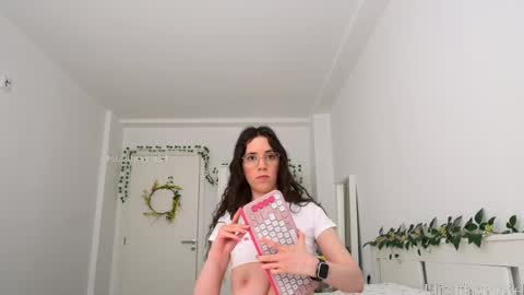 Snapshot of elizathemodel chatting on 28, 4, 2026 Eliza online show from 28, 4, 2026