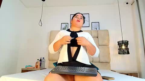 Snapshot of elizawiliamst chatting on 6, 10, 2025 Eliza online show from 6, 10, 2025