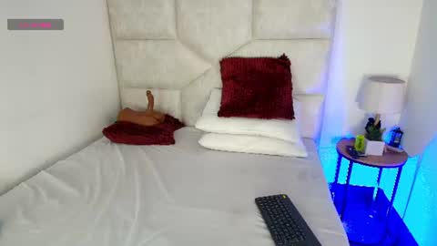 Snapshot of elizawiliamst chatting on 4, 7, 2026 Eliza online show from 4, 7, 2026