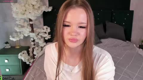 Snapshot of ella_butler chatting on 27, 5, 2026 Ella online show from 27, 5, 2026
