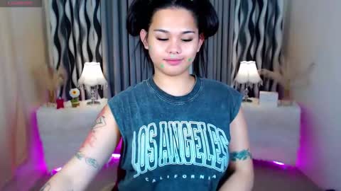 HI ITS ME ELLA online show from 5, 10, 2025