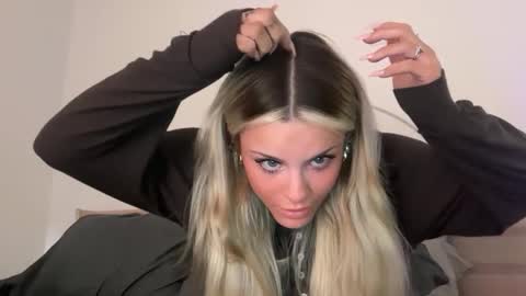 Ella online show from 4, 2, 2026