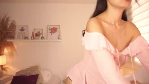 ELLA OWEN online show from 17, 10, 2025