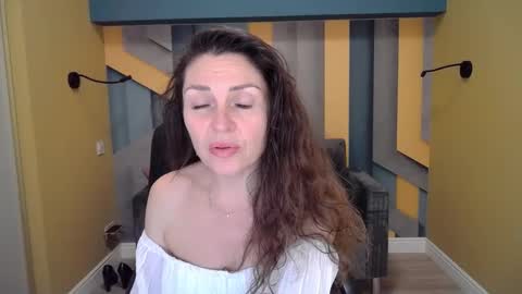 Snapshot of ellalongs chatting on 5, 1, 2025 EllaLongs online show from 5, 1, 2025