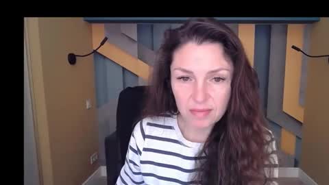 Snapshot of ellalongs chatting on 5, 12, 2025 EllaLongs online show from 5, 12, 2025