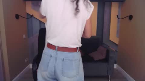 EllaLongs online show from 18, 2, 2026