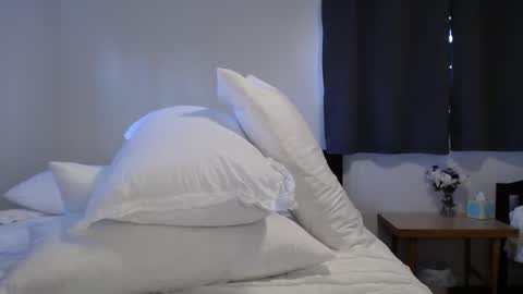 ellalowe online show from 6, 3, 2026