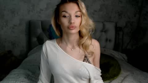 Snapshot of ellamilla chatting on 5, 6, 2026 ellamilla online show from 5, 6, 2026