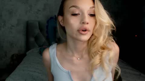 Snapshot of ellamilla chatting on 26, 6, 2026 ellamilla online show from 26, 6, 2026