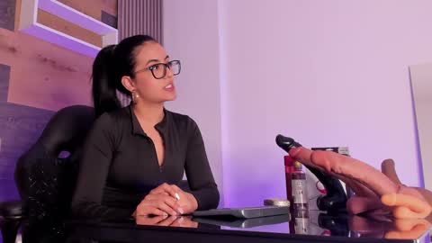  ella  online show from 22, 9, 2025