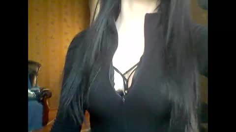 elle010843 online show from 8, 2, 2025