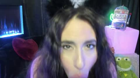 ELLE online show from 14, 2, 2025