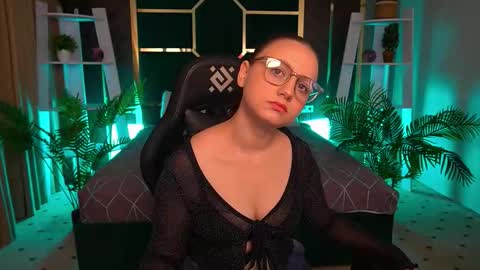 Snapshot of elleebloom chatting on 10, 11, 2025 elleebloom online show from 10, 11, 2025