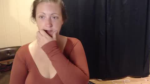 Snapshot of ellemermaid chatting on 26, 9, 2025 elle online show from 26, 9, 2025