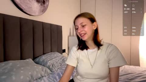 Snapshot of ellie_hollow chatting on 12, 9, 2025 Ellie online show from 12, 9, 2025