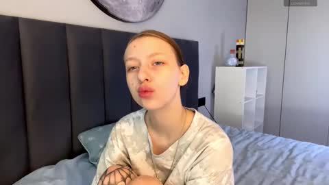 Snapshot of ellie_hollow chatting on 30, 9, 2025 Ellie online show from 30, 9, 2025