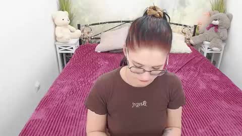 Snapshot of ellie_magic chatting on 6, 3, 2025 ellie_magic online show from 6, 3, 2025