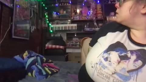 Ellie Louise online show from 15, 12, 2025