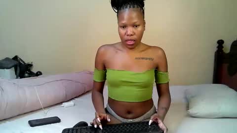 Snapshot of elllanna chatting on 2, 10, 2025 elllanna online show from 2, 10, 2025