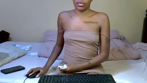 Snapshot of elllanna chatting on 4, 10, 2025 elllanna online show from 4, 10, 2025