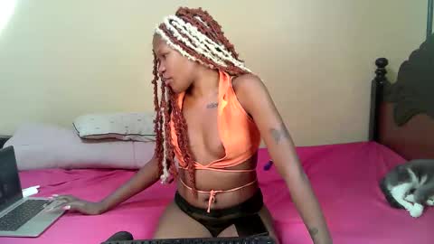 Snapshot of elllanna chatting on 5, 11, 2025 elllanna online show from 5, 11, 2025