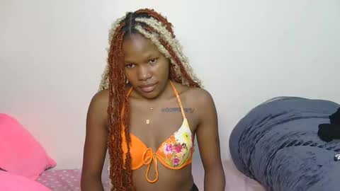 Snapshot of elllanna chatting on 16, 11, 2025 elllanna online show from 16, 11, 2025