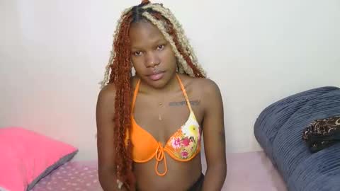 Snapshot of elllanna chatting on 17, 11, 2025 elllanna online show from 17, 11, 2025