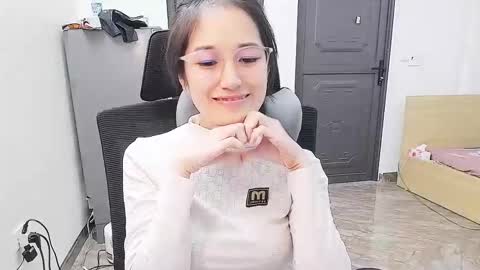 Snapshot of ellsa9x chatting on 20, 10, 2025 ellsa9x online show from 20, 10, 2025