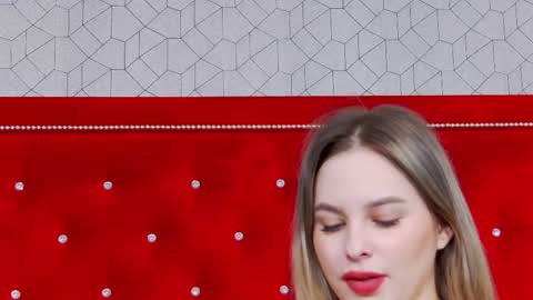 Elsa Jean online show from 27, 10, 2025