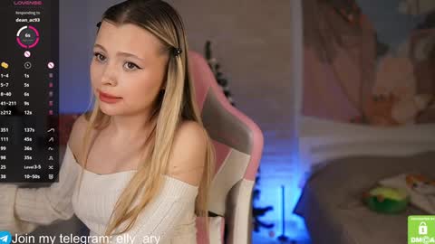 Snapshot of elly_ary chatting on 5, 1, 2025 elly_ary online show from 5, 1, 2025