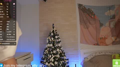 Snapshot of elly_ary chatting on 8, 1, 2025 elly_ary online show from 8, 1, 2025