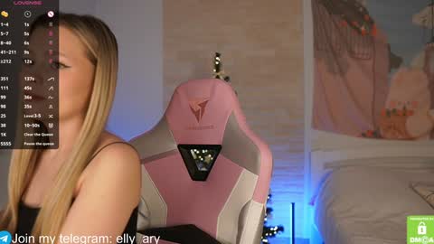 Snapshot of elly_ary chatting on 12, 1, 2025 elly_ary online show from 12, 1, 2025